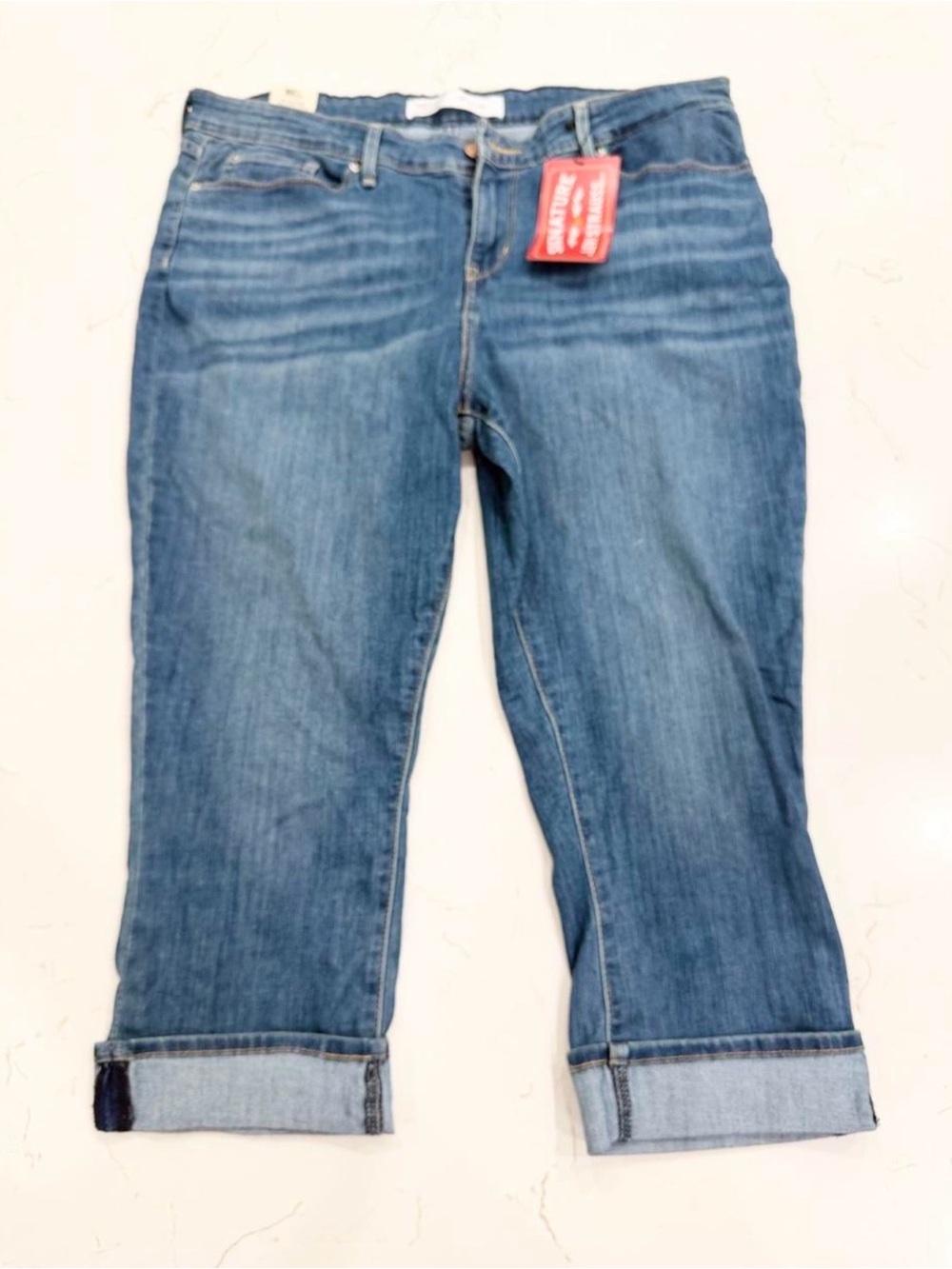 Levi Strauss Signature Mid Rise Cuffed Capri Jeans NWT